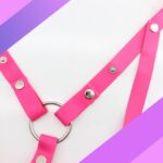 An adjustable black elastic band Strap display